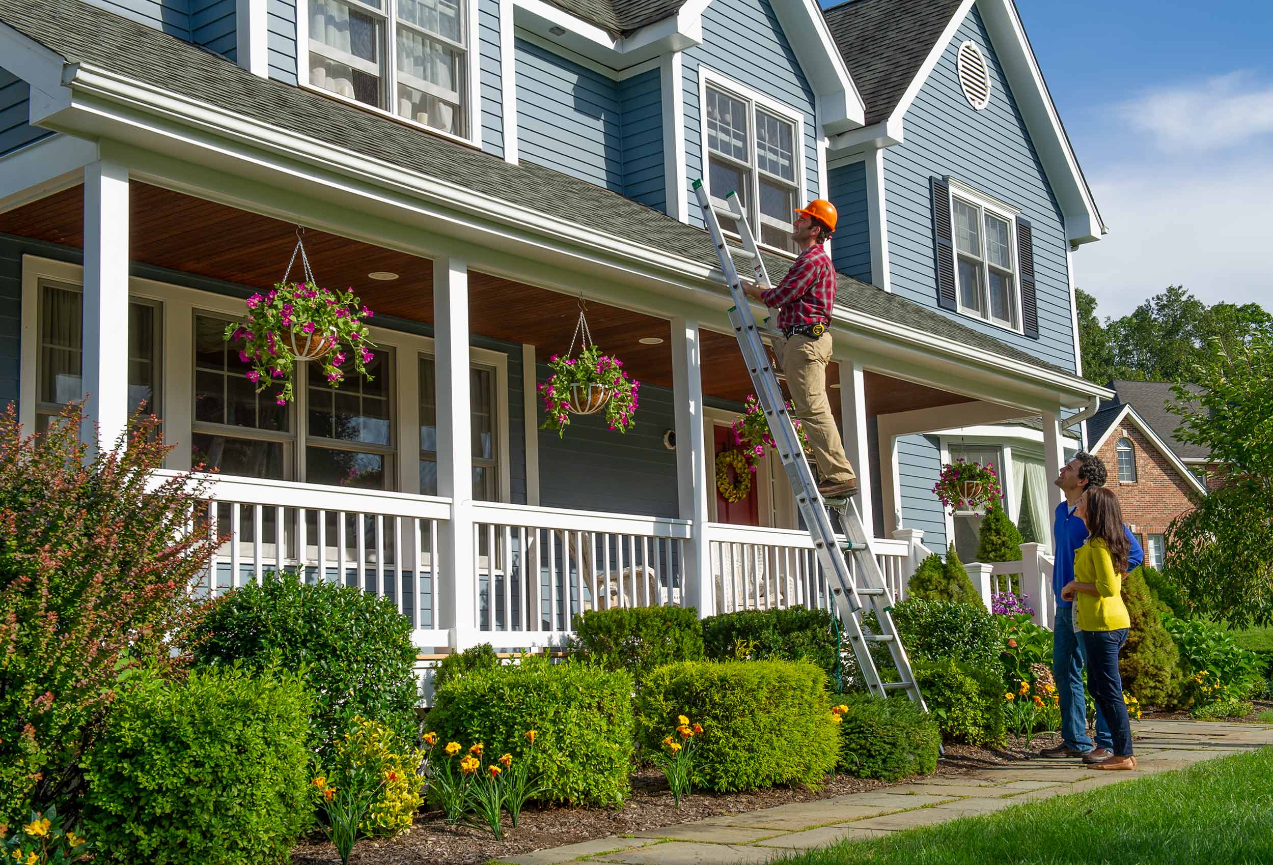 Home inspector climbs ladder to house while buyers watch from below - Non-Drowsy Claritin advertising campaign 